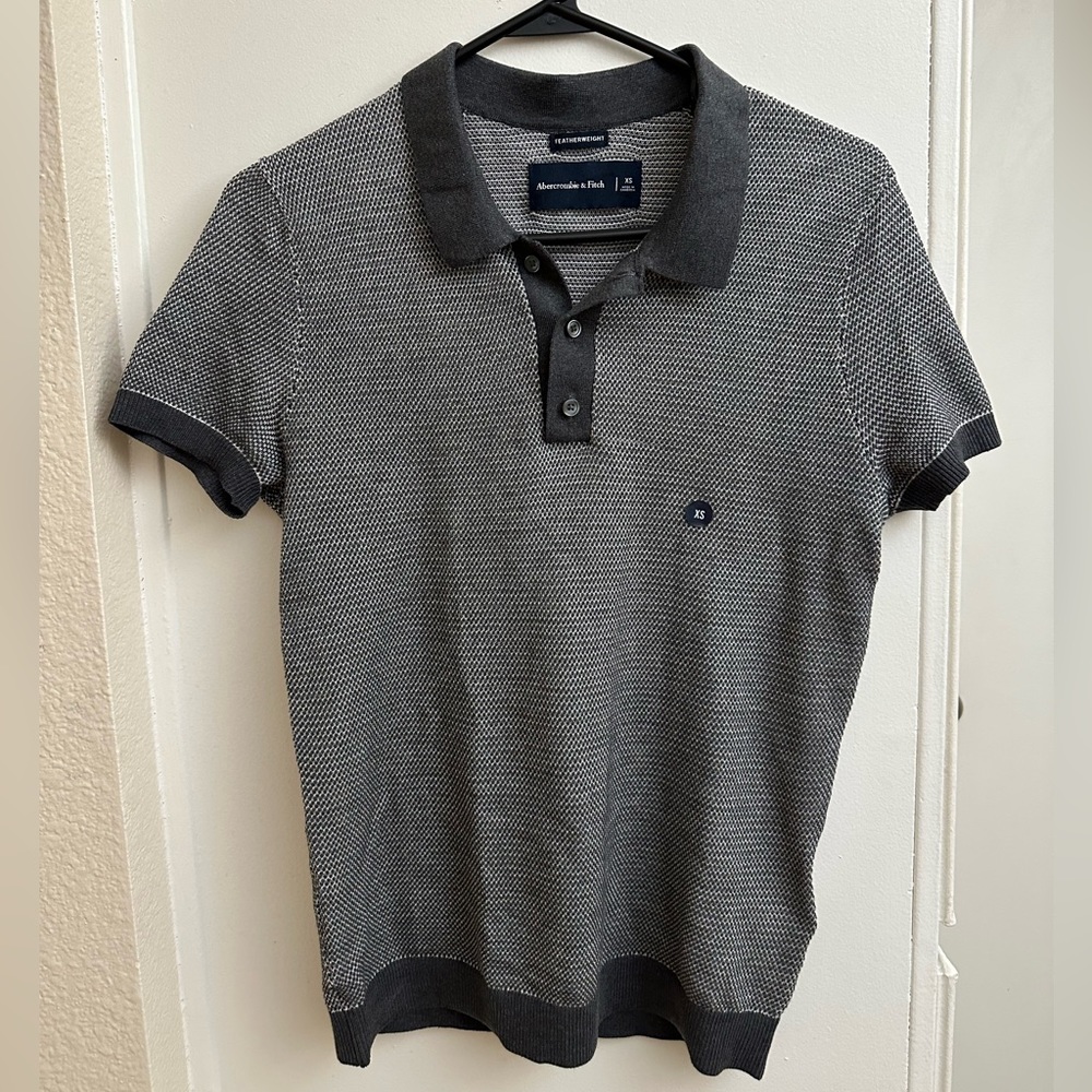 Men’s Abercrombie & Fitch XS Featherweight Gray Shirt